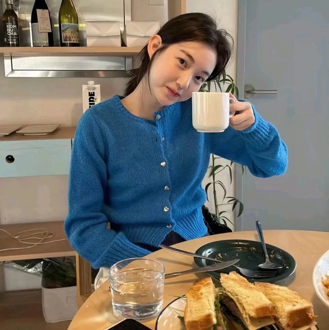 色肉毒蝎女